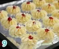 13款年餅的詳細做法【草莓醬曲奇餅乾~玉米脆片~南洋風味 - 炸花生餅~風車香酥餅乾~金桶牛油黃梨卷