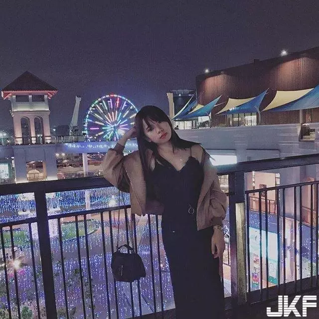 現代汽車女業務「怡萍」身材太頂天!緊身到不行的窄裙讓客人無法思考,訂單狂成交...