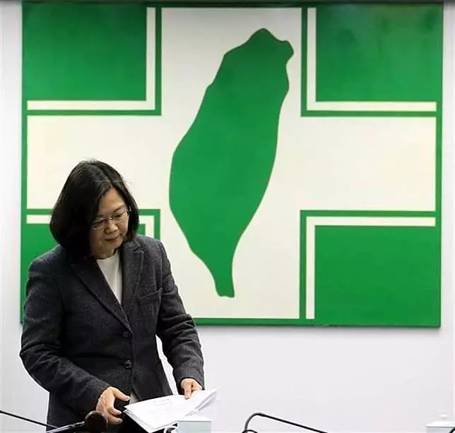 蔡政府400億大灑幣 他怒:砍年金搞前瞻是發啥神經?