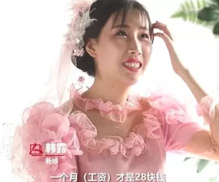 30年前她花了一年的工資買婚紗,轟動一時,如今女兒穿著出嫁