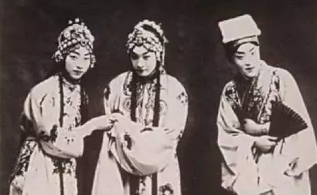 大喜日新娘被掉包,娶的是女友姑姑,二人相濡以沫,女友孤獨終老