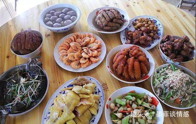 頭次去女友家吃飯,飯菜挺好吃,吃完去廚房倒水時,一時無語