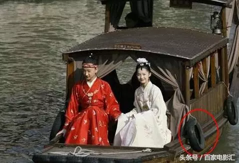 5個「不知導演是智商太低還是故意」的超爆笑穿幫鏡頭。#3 用石頭就把飛機打下來?!