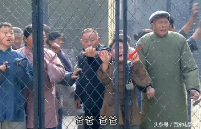5個「不知導演是智商太低還是故意」的超爆笑穿幫鏡頭。#3 用石頭就把飛機打下來?!