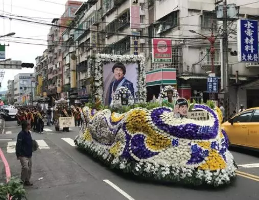豬哥亮「告別式」5000人齊送最後一程,如今「白包金額」終於曝光了!金額真的太誇張了 哈哈