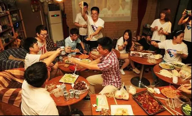 老闆喜得龍鳳胎,員工卻被主管強制要求隨禮800,喜宴後員工愣了