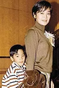 我讓兒子成為全校最優秀的學生,他沒有謝謝我;直到他被綁架後回來我才懂了!