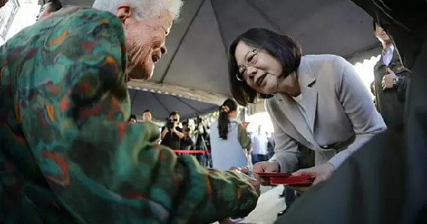 年前預發放現金,300萬人分400億,低於薪30K,每人可獲萬元!