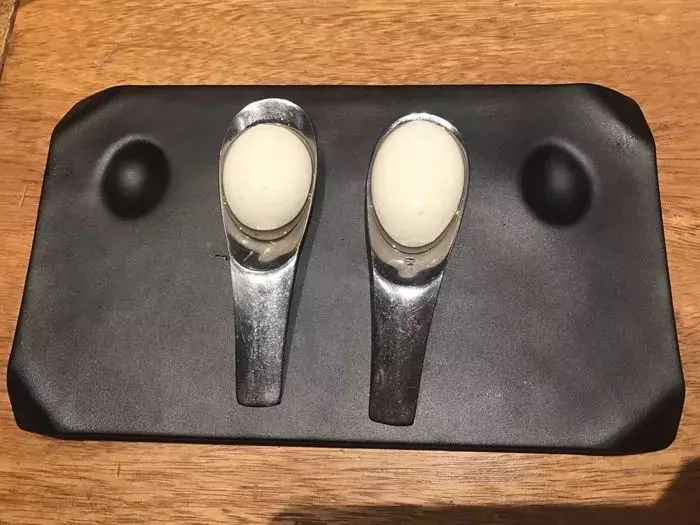 朋友帶我去號稱全世界最好的一家餐廳,一頓飯要1萬8000元,當兩顆水煮蛋被拿出來時,我已經瀕臨崩潰....!