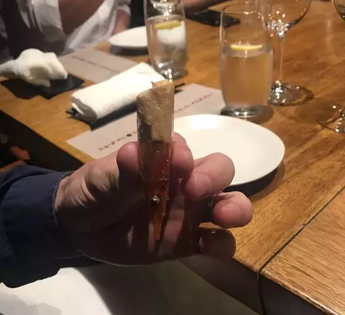 朋友帶我去號稱全世界最好的一家餐廳,一頓飯要1萬8000元,當兩顆水煮蛋被拿出來時,我已經瀕臨崩潰....!