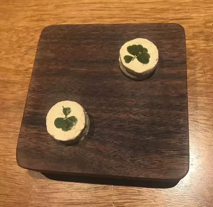 朋友帶我去號稱全世界最好的一家餐廳,一頓飯要1萬8000元,當兩顆水煮蛋被拿出來時,我已經瀕臨崩潰....!