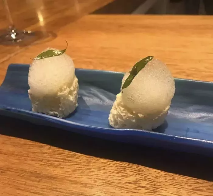 朋友帶我去號稱全世界最好的一家餐廳,一頓飯要1萬8000元,當兩顆水煮蛋被拿出來時,我已經瀕臨崩潰....!