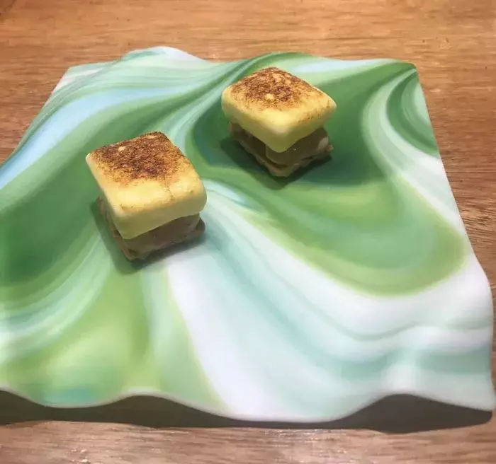朋友帶我去號稱全世界最好的一家餐廳,一頓飯要1萬8000元,當兩顆水煮蛋被拿出來時,我已經瀕臨崩潰....!