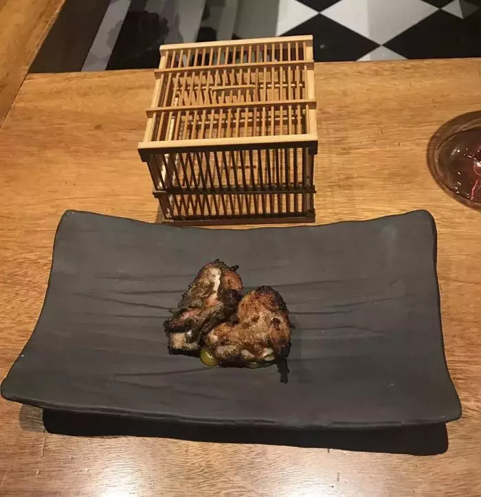 朋友帶我去號稱全世界最好的一家餐廳,一頓飯要1萬8000元,當兩顆水煮蛋被拿出來時,我已經瀕臨崩潰....!