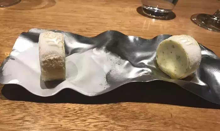 朋友帶我去號稱全世界最好的一家餐廳,一頓飯要1萬8000元,當兩顆水煮蛋被拿出來時,我已經瀕臨崩潰....!