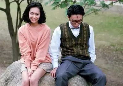 周星馳最愛的女伴,願為星爺生娃,卻一生坎坷破產耳聾,患癌去世留遺憾!