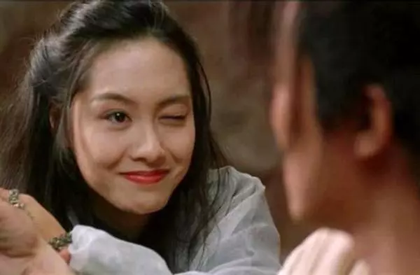周星馳最愛的女伴,願為星爺生娃,卻一生坎坷破產耳聾,患癌去世留遺憾!