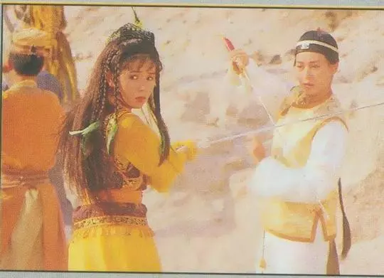 周星馳最愛的女伴,願為星爺生娃,卻一生坎坷破產耳聾,患癌去世留遺憾!