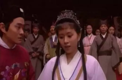 周星馳最愛的女伴,願為星爺生娃,卻一生坎坷破產耳聾,患癌去世留遺憾!