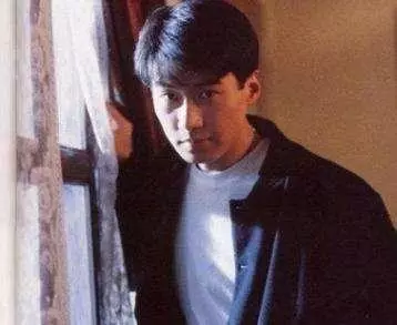 本以為黎明金城武夠帥了,看到20歲的黃秋生才知道什麼是盛世美顏!