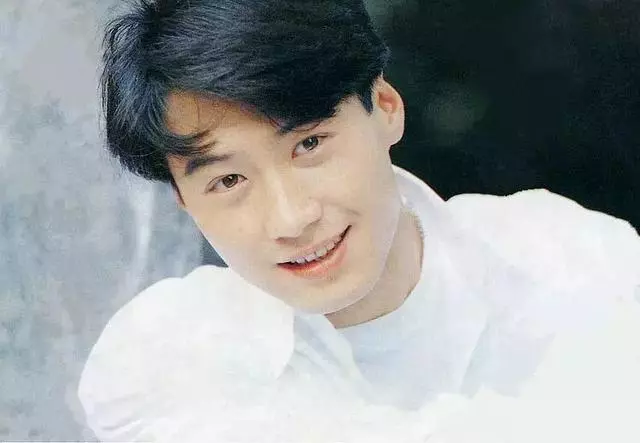 本以為黎明金城武夠帥了,看到20歲的黃秋生才知道什麼是盛世美顏!