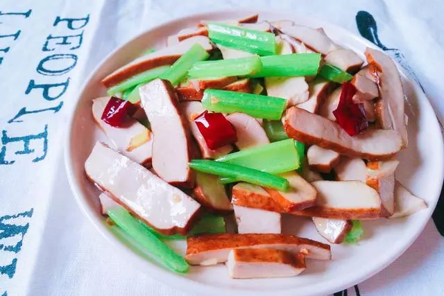 香噴下飯的19道芹菜做法,看著就很下飯,別吃撐了!