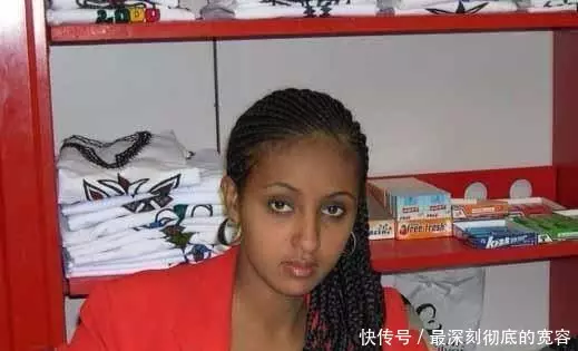女孩遠嫁非洲,至今35歲生下37個孩子,她的話讓醫生後背發涼!