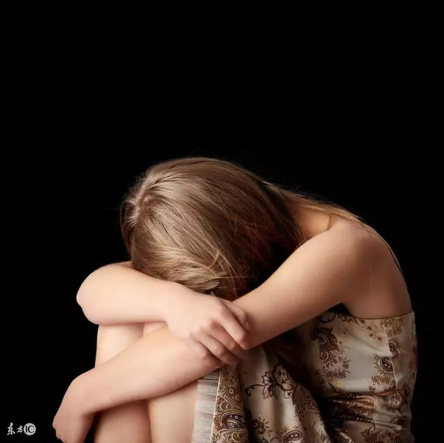女兒,你老公死了賠了很多錢吧,拿出來給你弟弟買房吧