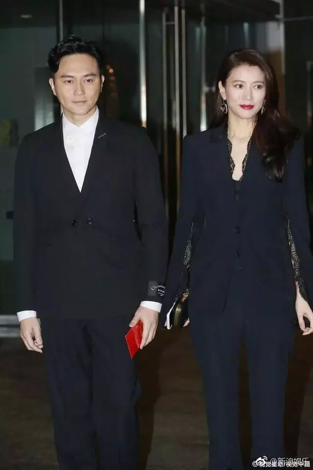 47歲袁詠儀長髮不輸小20歲的吳千語,網友:靚靚不是白叫的,真的美!