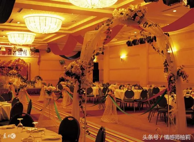 前夫再婚發請帖給我,我大著肚子參加,放了一段錄音,他與新娘癱坐地上!