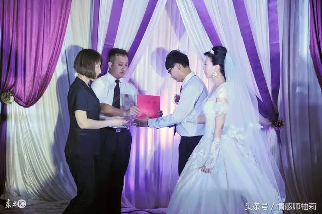 前夫再婚發請帖給我,我大著肚子參加,放了一段錄音,他與新娘癱坐地上!