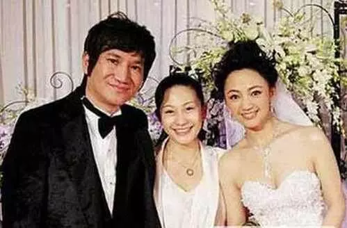 27歲一夜成名,結婚時王菲給她當伴娘,如今44歲掌管半個娛樂圈!