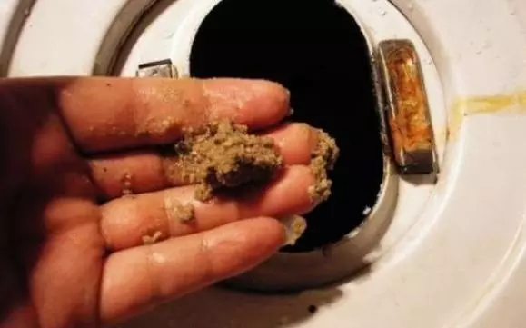 熱水器用久了「髒兮兮」?老師傅教你一招,不花一分錢,自己也能洗乾淨,超簡單
