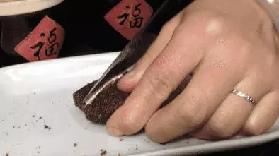 注意! 3招教你分辨「真假」紅糖!「假紅糖」不但騙很大,熬成糖水還會喝出這種病!別再買錯了!