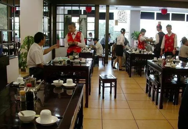 妻子意外流產,老公天天熬愛心排骨湯,無意間看到鍋底,妻子含淚打了110!