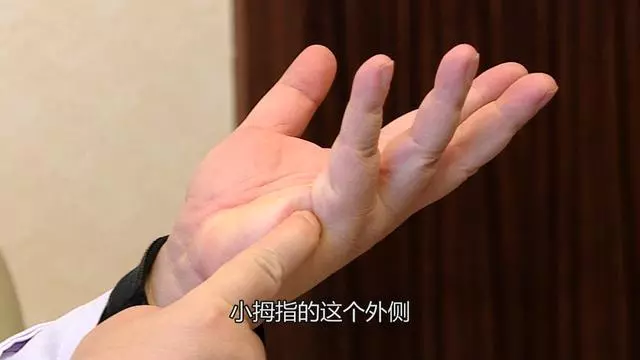 動動手也是做操?這七式手指操功效多多,讓你從此告別手腳冰涼!