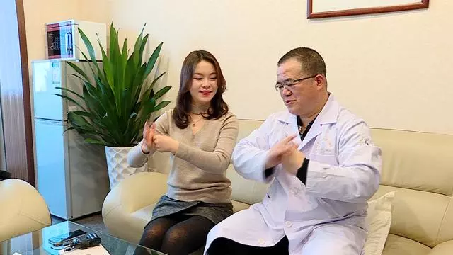動動手也是做操?這七式手指操功效多多,讓你從此告別手腳冰涼!