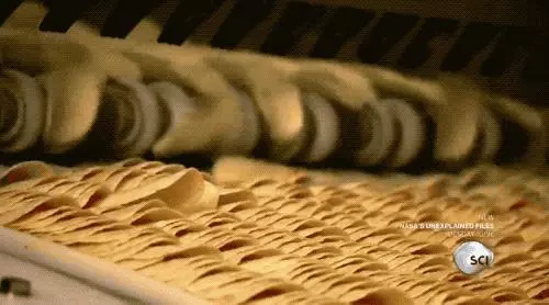 經常吃的薯片,是直接切出來的,還是土豆泥壓出來的?