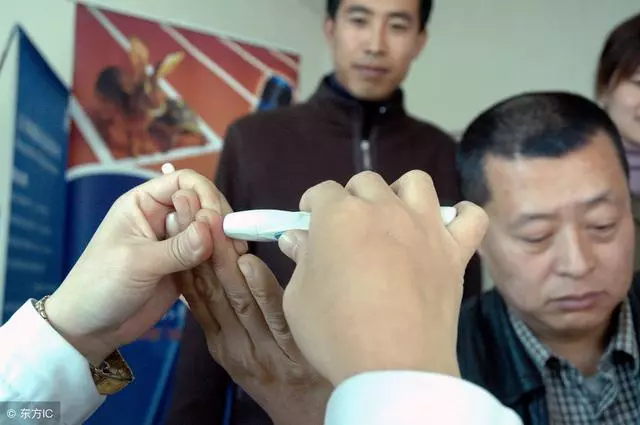 早上起來身體有3種現象的人,可能是血糖高了,做好4件事控制血糖