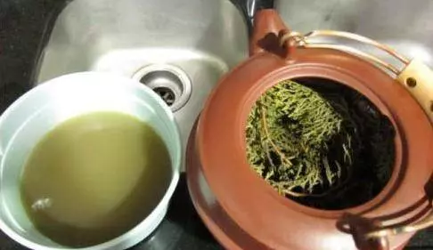 頭髮白了別再反復去染,對身體傷害太大了,簡單的幾招洗髮步驟,烏黑亮髪更顯年輕!!