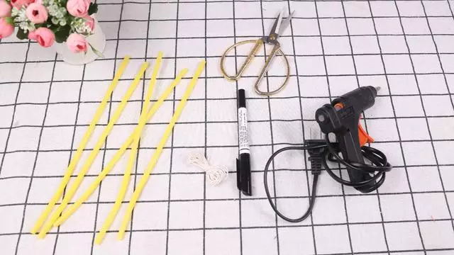 用過的吸管不要隨手扔了,改造一個小手爪,玩著好有趣
