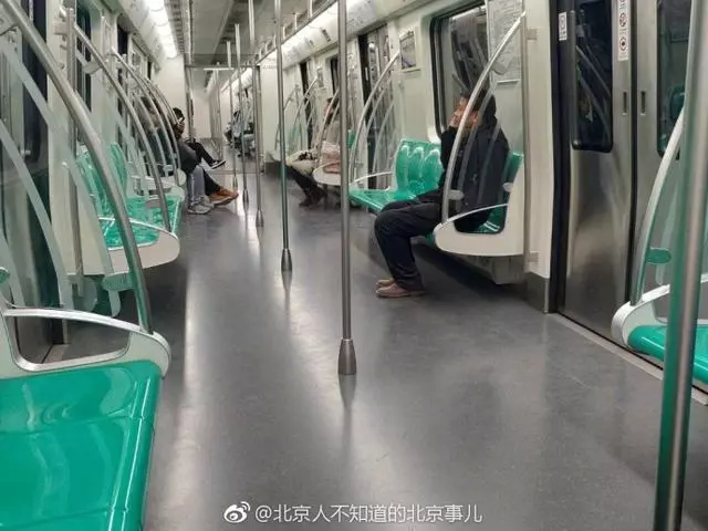 這張照片走紅網絡,媽媽這個細節被網友稱讚:教養源自父母