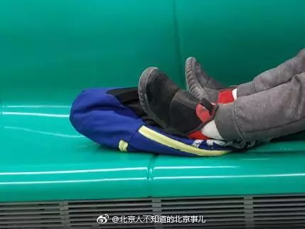 這張照片走紅網絡,媽媽這個細節被網友稱讚:教養源自父母