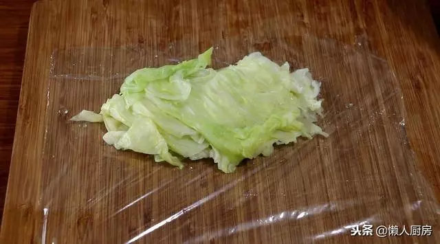 高麗菜特色做法,不用炒不用蒸,蒜香味足,招待客人有面子