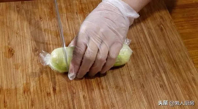 高麗菜特色做法,不用炒不用蒸,蒜香味足,招待客人有面子