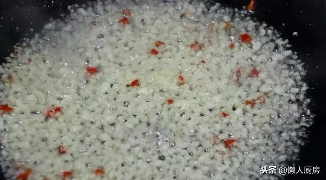 高麗菜特色做法,不用炒不用蒸,蒜香味足,招待客人有面子