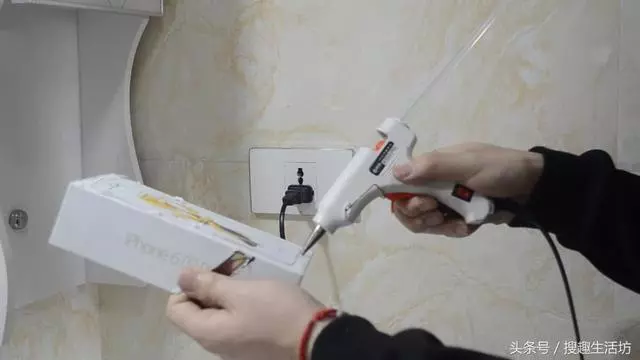 空的手機盒不要扔,剪一剪,放在洗手間,省錢又實用