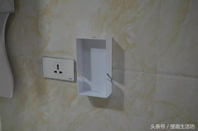 空的手機盒不要扔,剪一剪,放在洗手間,省錢又實用