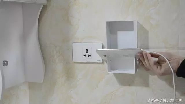 空的手機盒不要扔,剪一剪,放在洗手間,省錢又實用