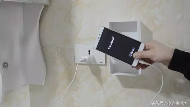 空的手機盒不要扔,剪一剪,放在洗手間,省錢又實用